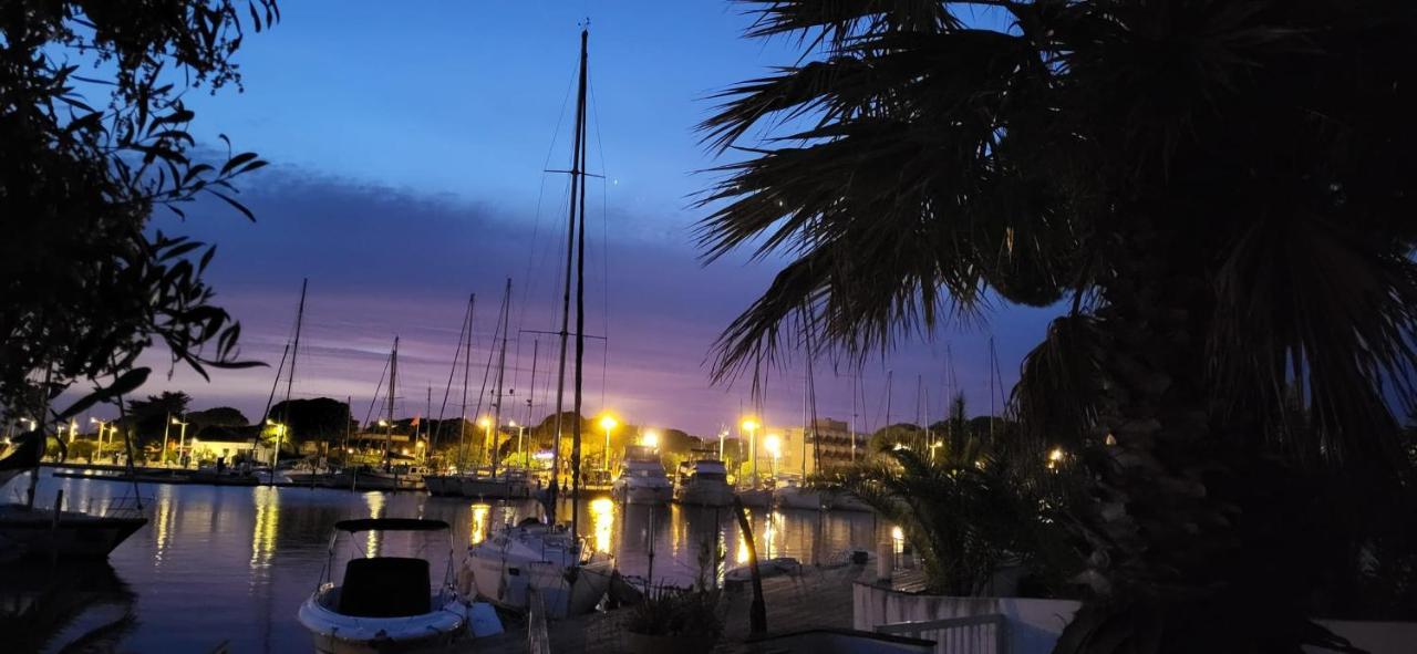 Le Vog The Beach 200 M Away And The Shops At The Foot Of The Residence Le Grau-du-Roi Exterior photo